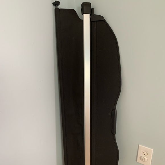 Retractable cargo cover - Picture 1 of 1